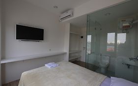 Rumah Kayu Manis Bintaro